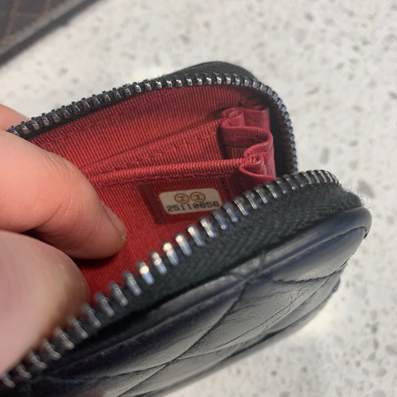 AUTHENTIC Chanel Gabrielle card holder - Picture 7 of 13